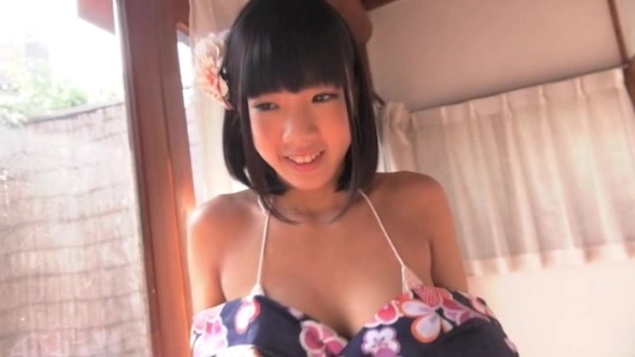 ジュニアアイドル岡田めぐの画像